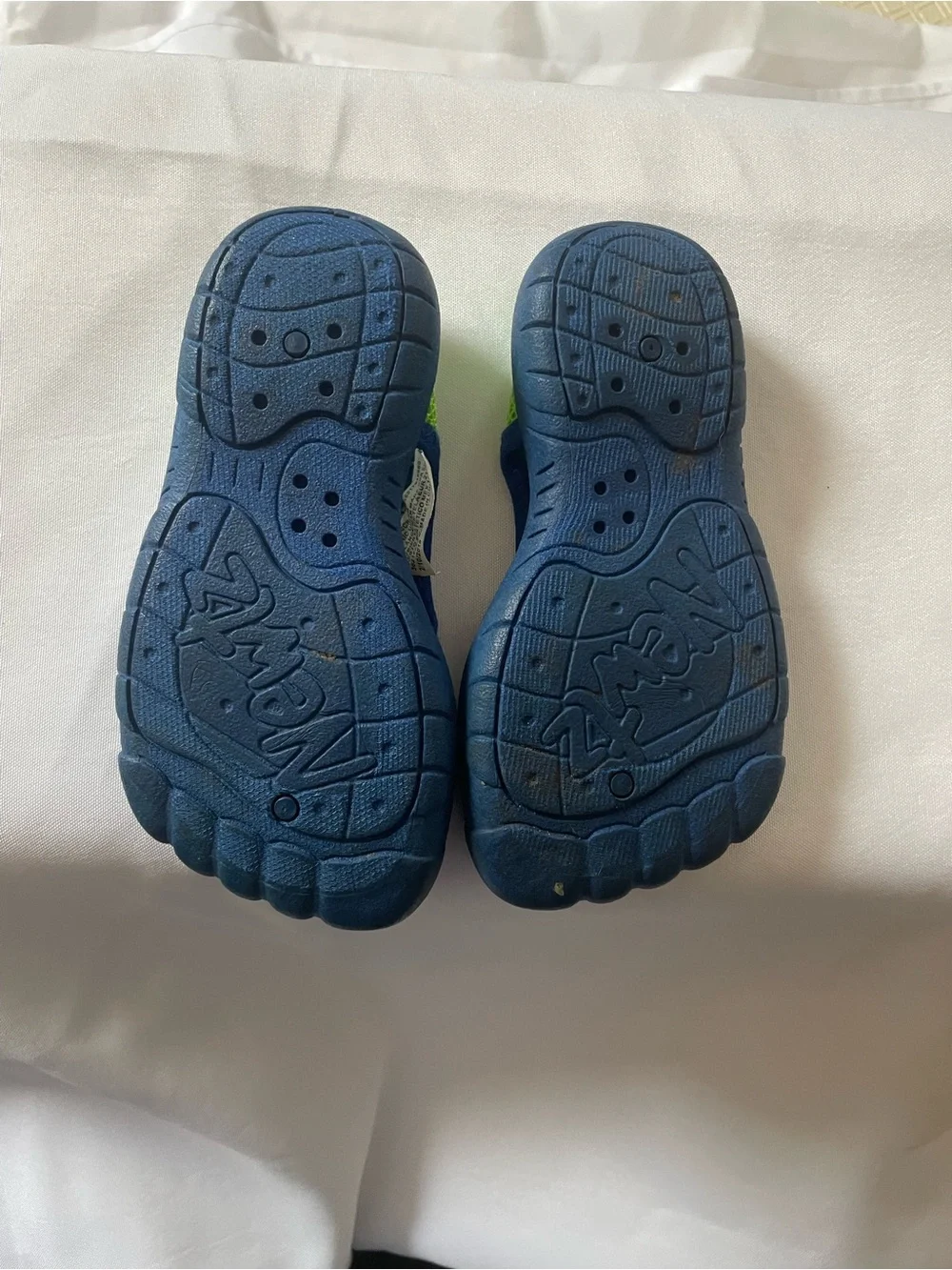 Newtz Kids Navy Shark-Print Velcro Water Shoes with Lime Accents,‎ Size 5/6